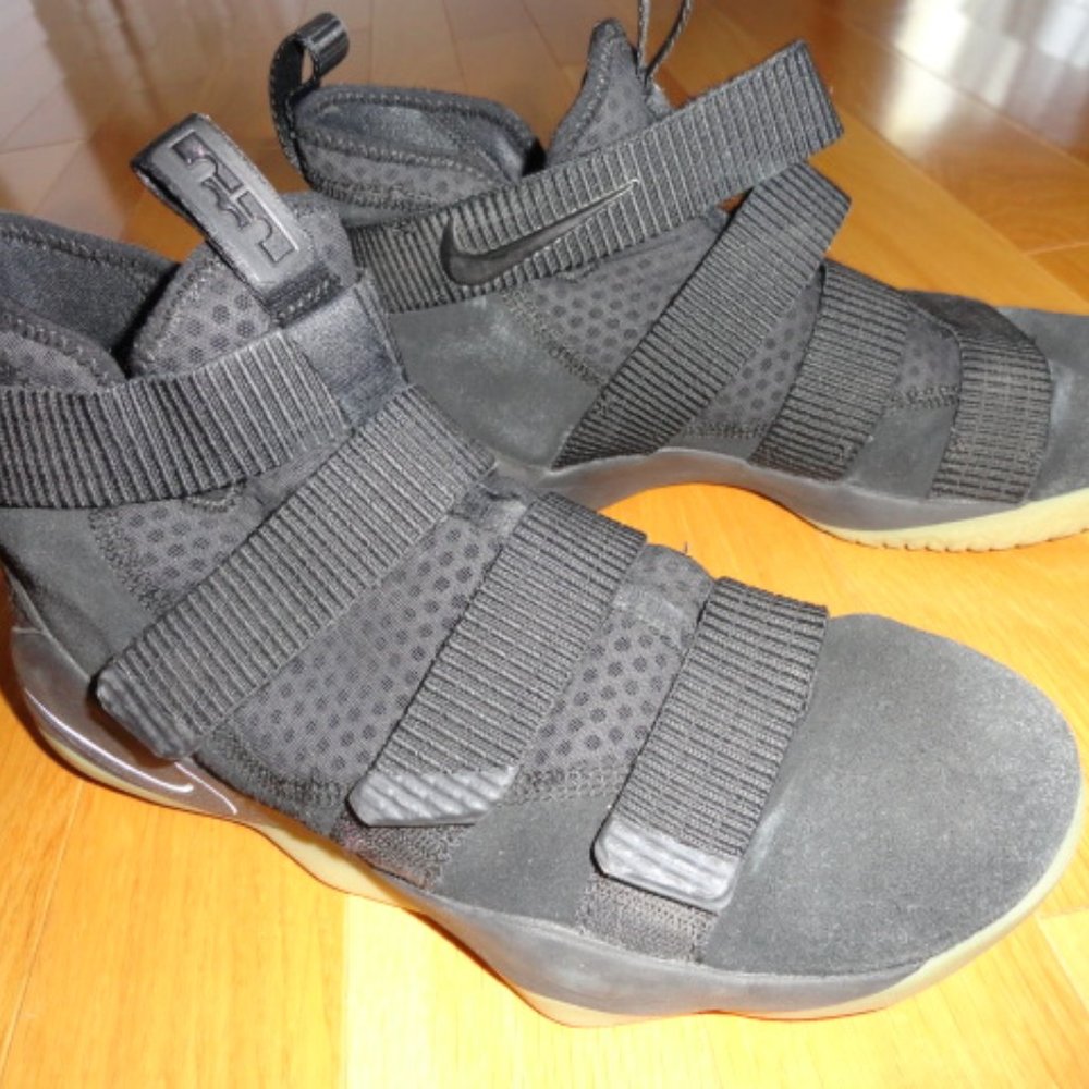 Nike Lebron Soldier zoom